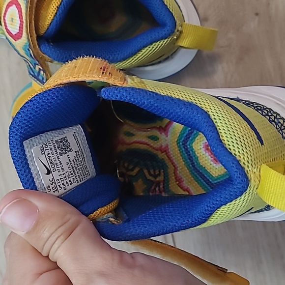 Nike Kids Kyrie Flytraps Sneakers in Yellow and Blue 10.5 C - Picture 6 of 10